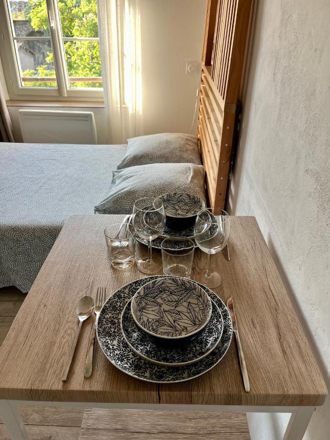 Les Glycines, Charmant Studio Au Calme Dans Batisse De Maitre Proche Du Centre Ville Parking Gratuit Digne-les-Bains ภายนอก รูปภาพ